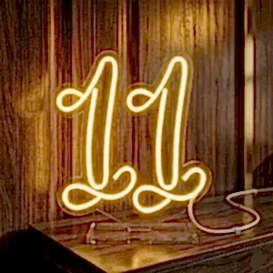 Sayı 11 şeklinde dekoratif gün ışığı renkli LED neon rakam tabela.